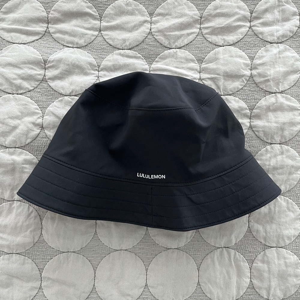 Lululemon Reversible Black Packable Bucket Hat